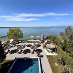 Le Petit Du 4*