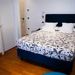 Le Petit Du 4* 西尔米奥奈