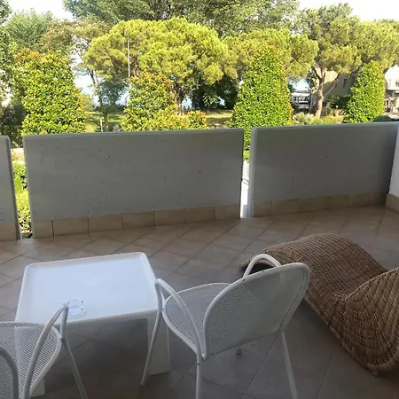 Le Petit Du Lac Bed & Breakfast 3*