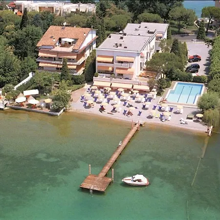 Le Petit Du Lac Bed & Breakfast 3*