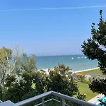 Le Petit Du Lac Bed & Breakfast 4*