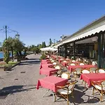 Bed & Breakfast Le Petit Du Lac 4*