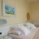 Le Petit Du Lac Bed & Breakfast 4*